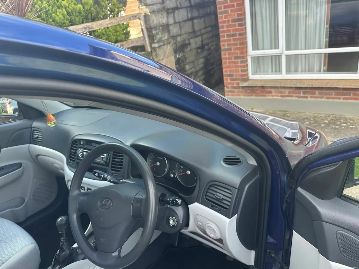 Hyundai Accent 2008 - Image 2