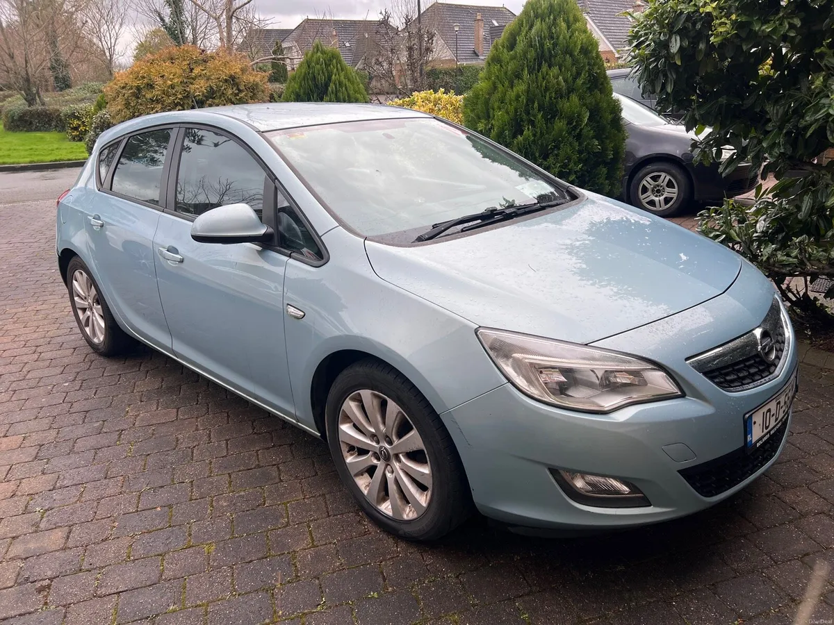 Opel Astra 2010 1.7 CDTI - Image 1