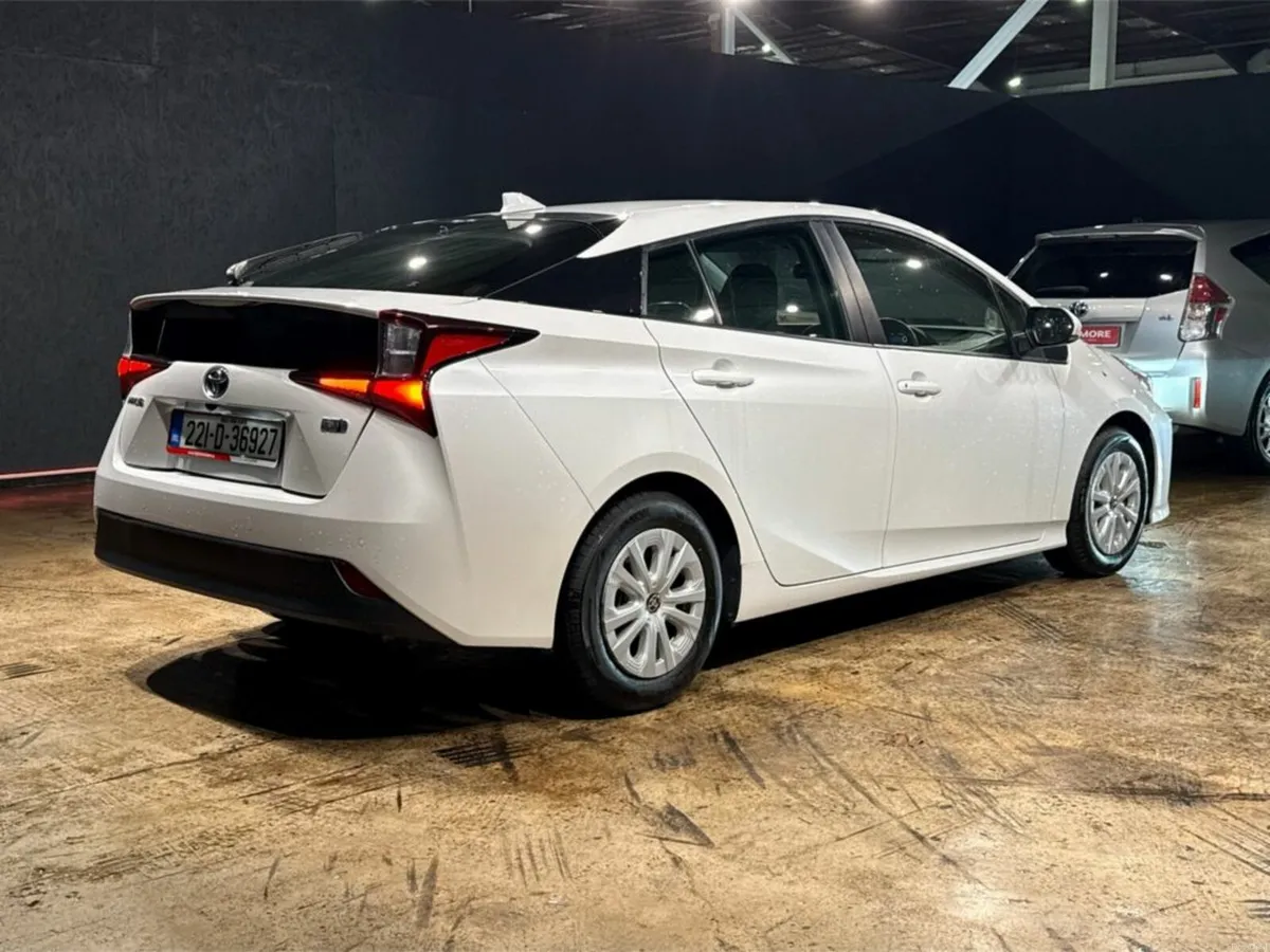 Toyota Prius 1.8 HYBRID - AUTOMATIC - MULTI FUNCTI - Image 4