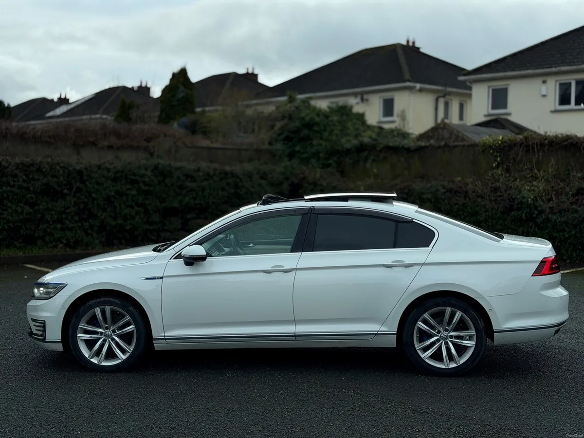 2016 VW PASSAT GTE SUNROOF - Image 2