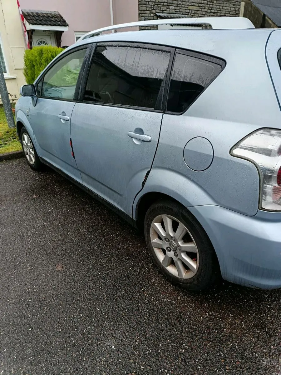 Toyota corolla verso - Image 2