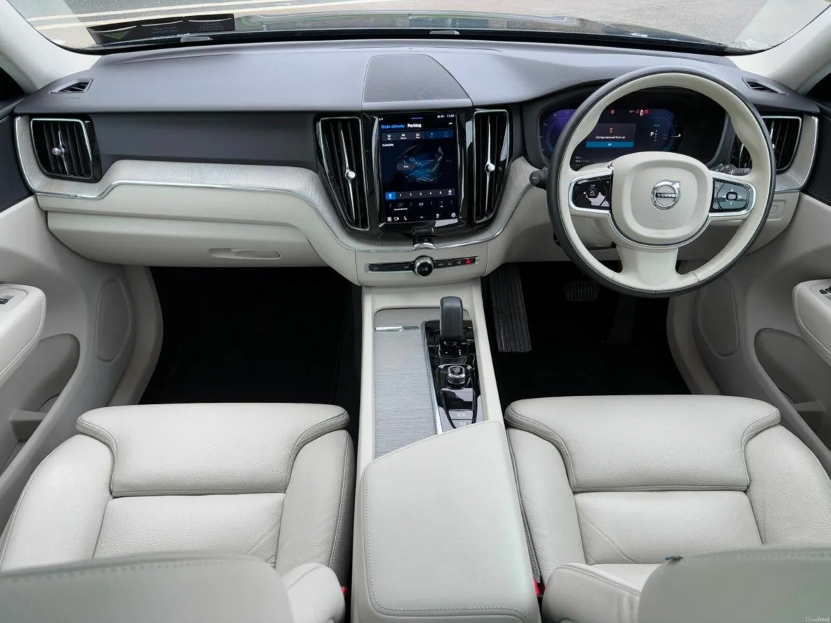 Volvo XC60 BLONDE LEATHER PLUS BRIGHT T6 RECHARGE - Image 2