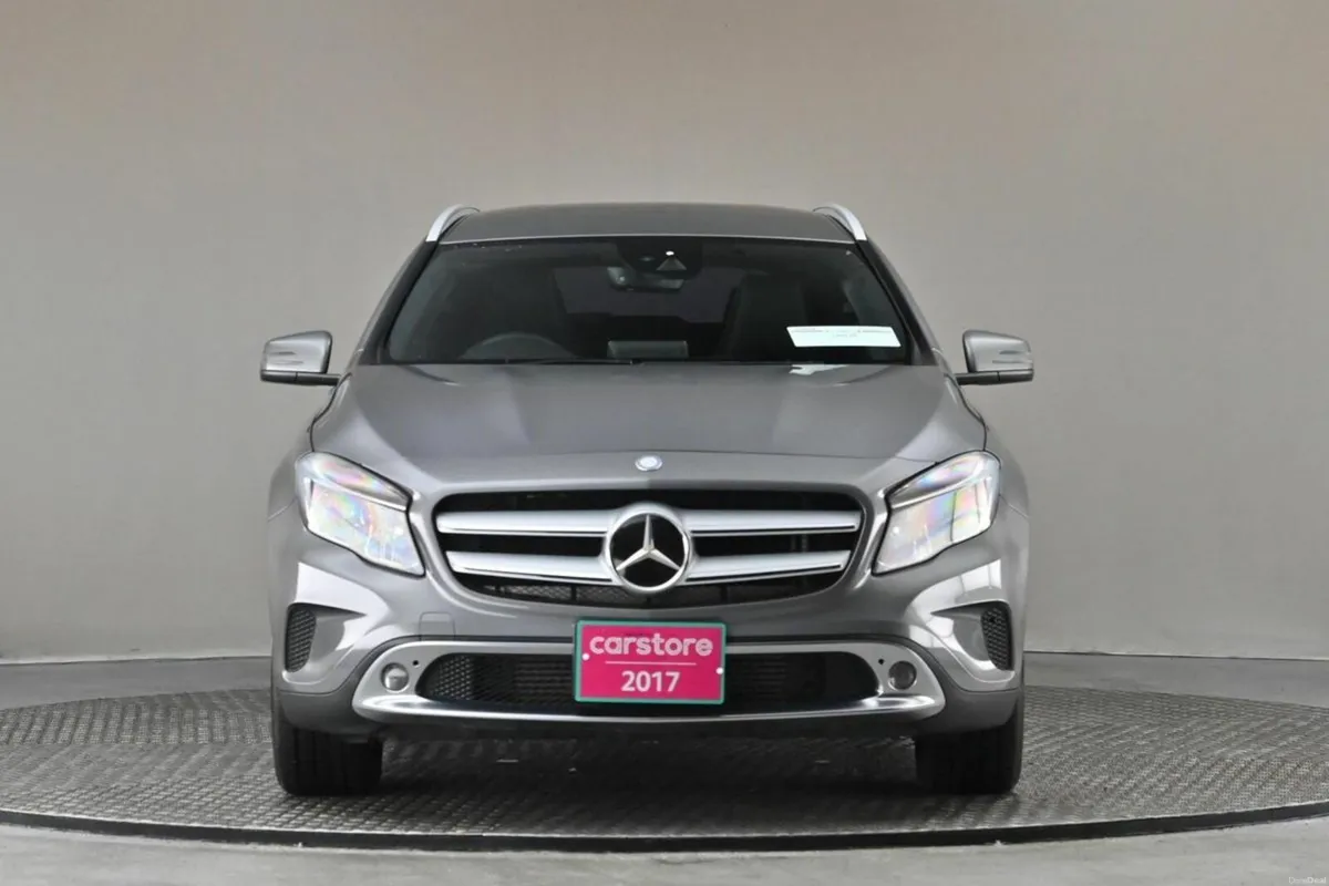 Mercedes-Benz GLA GLA 180 **HALF LEATHER**REVERSE - Image 2