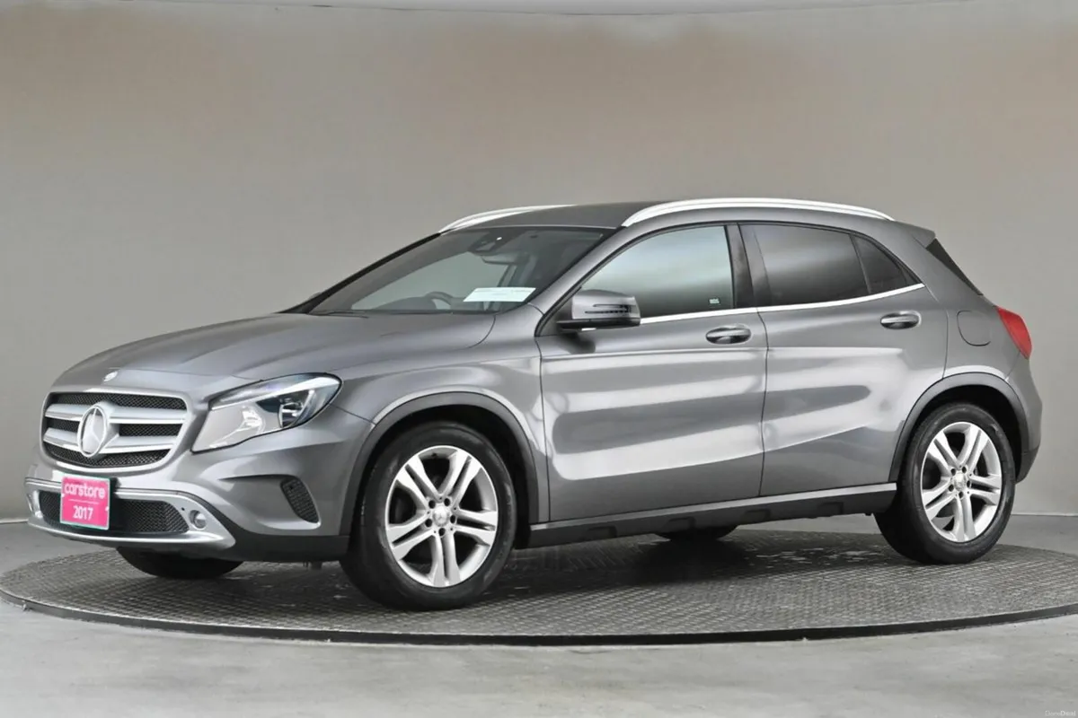 Mercedes-Benz GLA GLA 180 **HALF LEATHER**REVERSE - Image 4