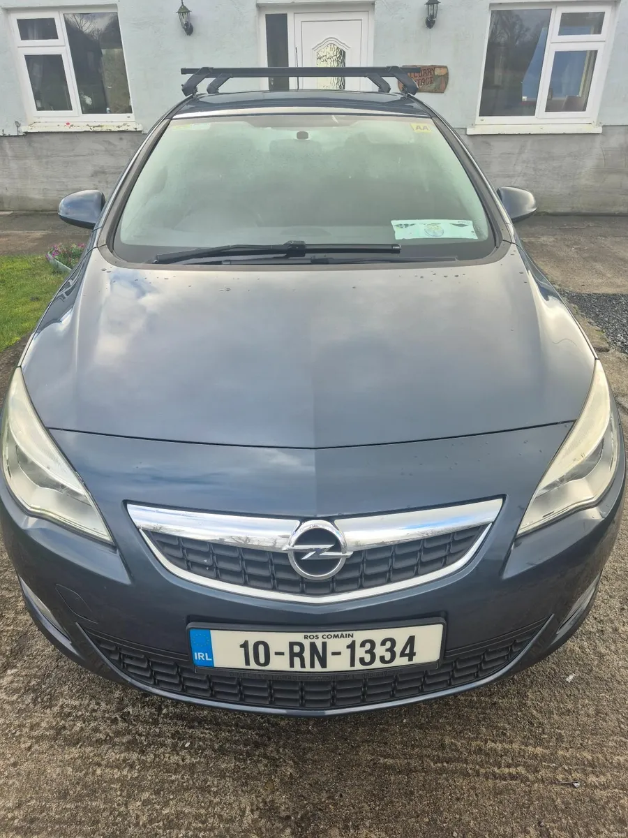 Opel Astra 2010 - Image 1