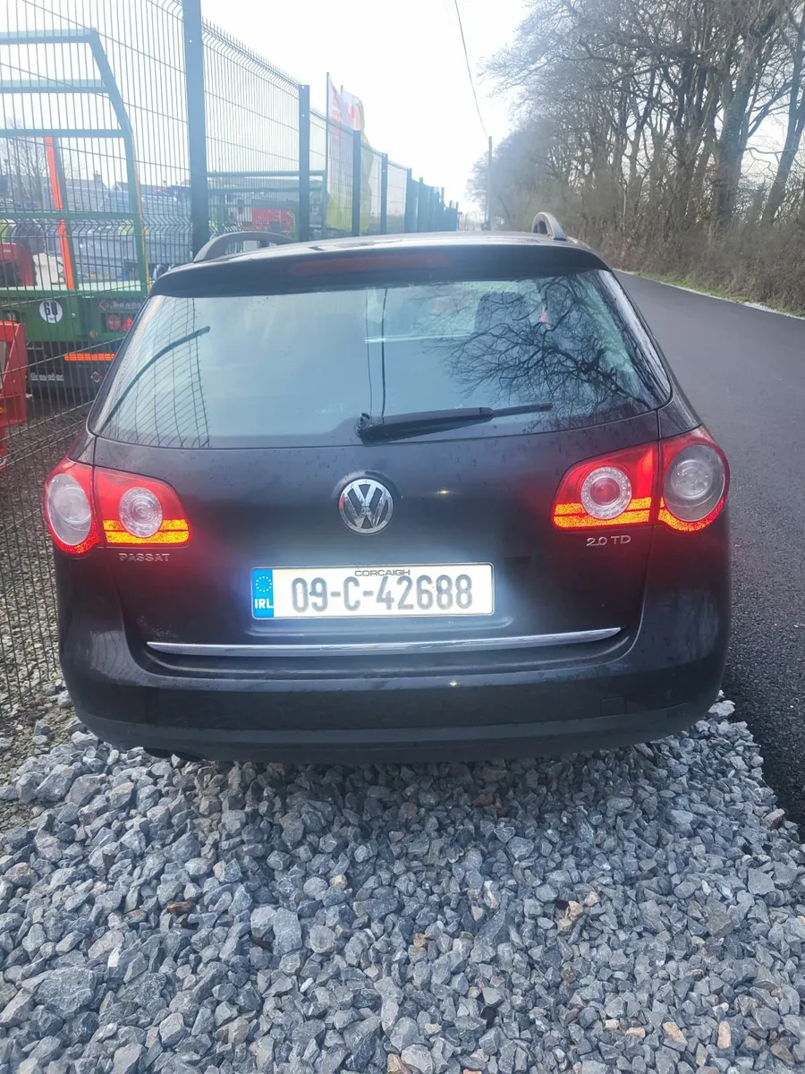 09 Volkswagen Passat - Image 4