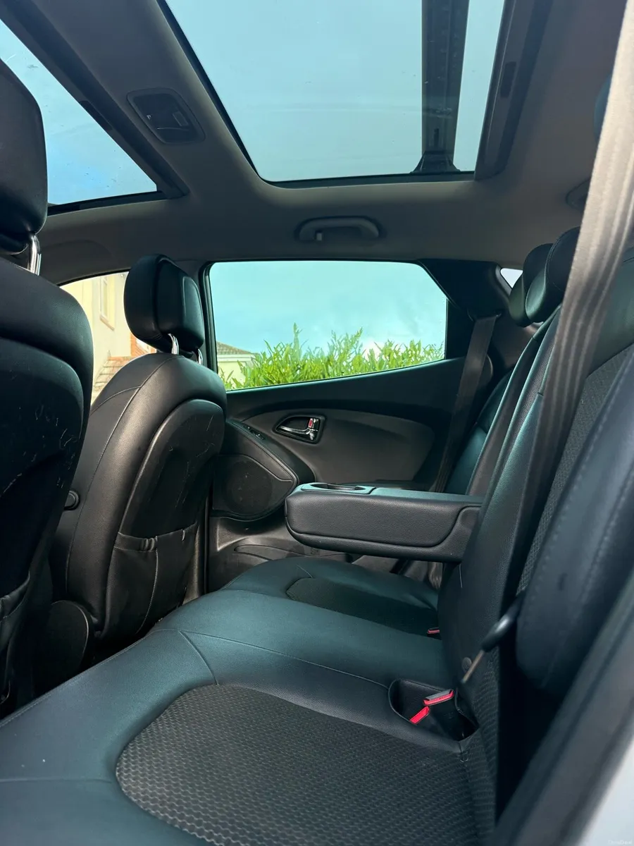 HYUNDAI ix35 PREMIUM MODEL NCT 2/27 - Image 4