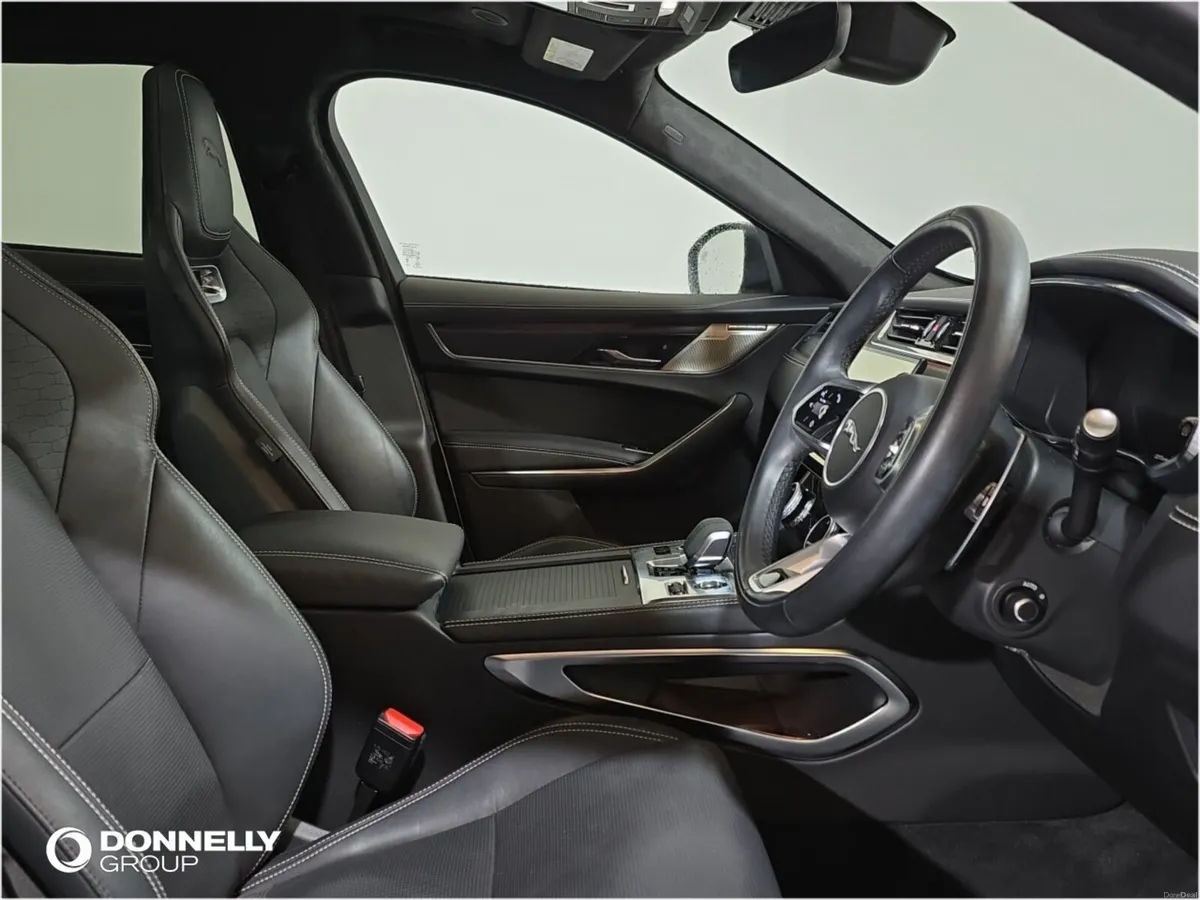 Jaguar F-pace F-Pace Diesel Estate R-Dynamic HSE B - Image 6