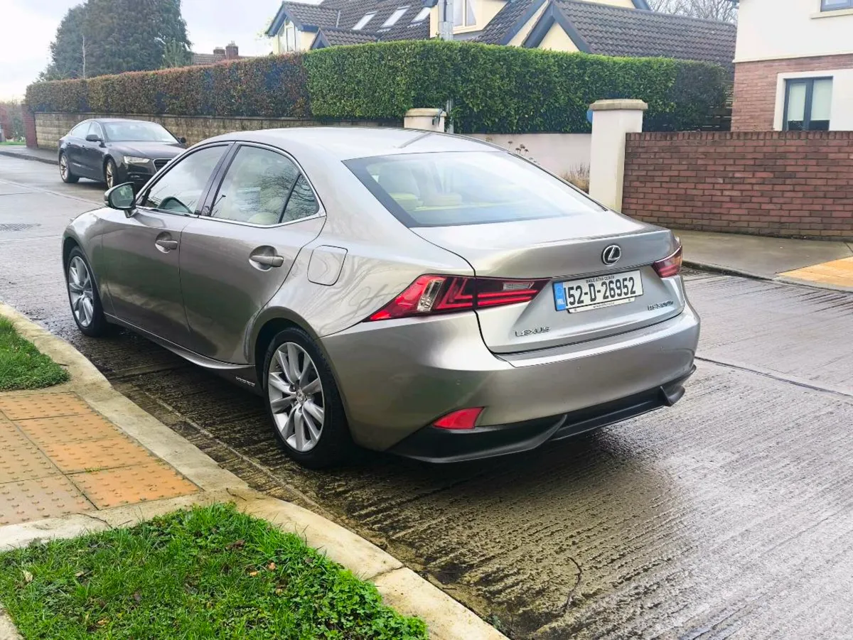 2015 LEXUS IS300H HYBRID - Image 3