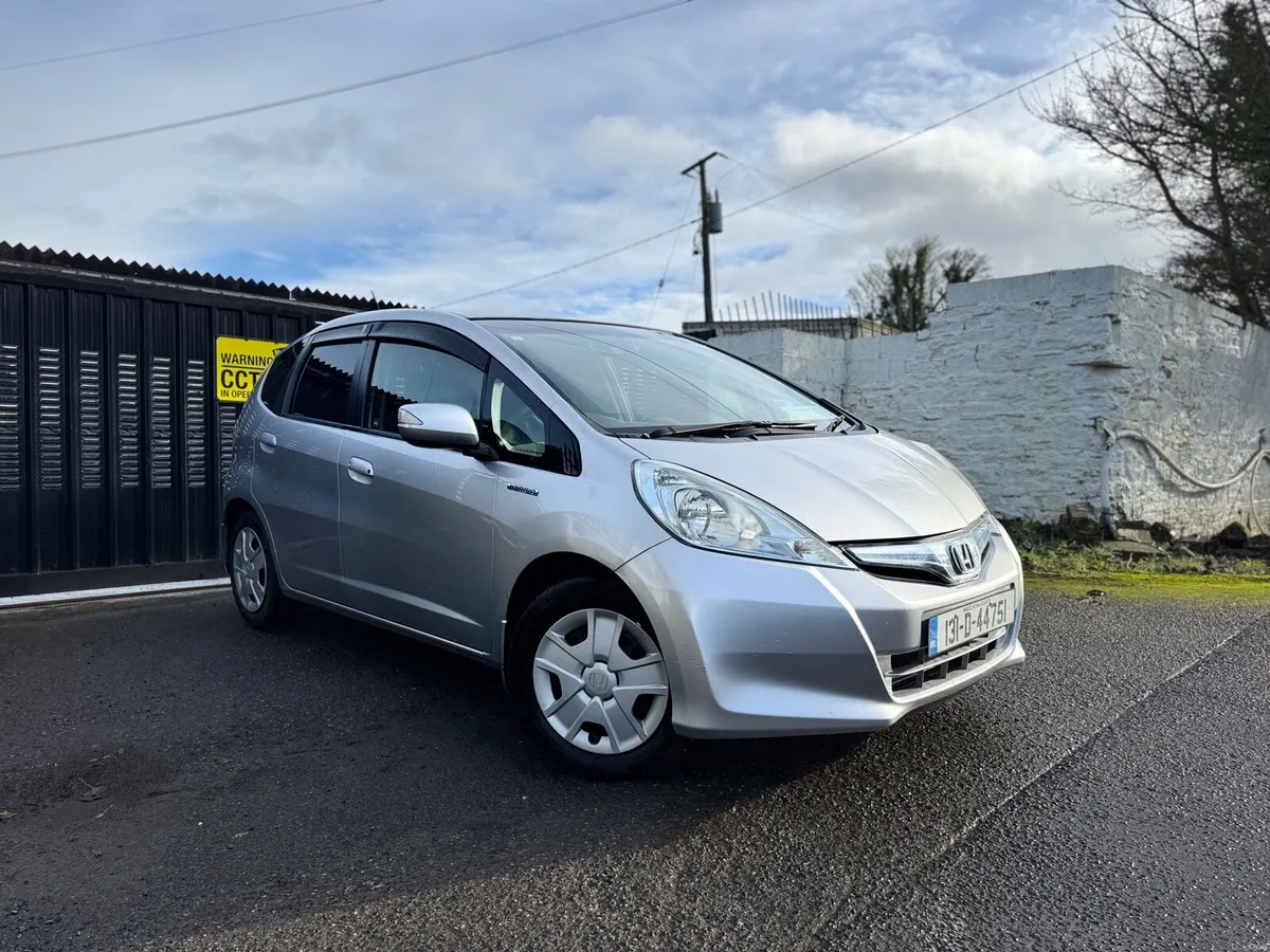 2013 HONDA FIT. LOW MILEAGE. NEW NCT. AUTO 1.3L - Image 1