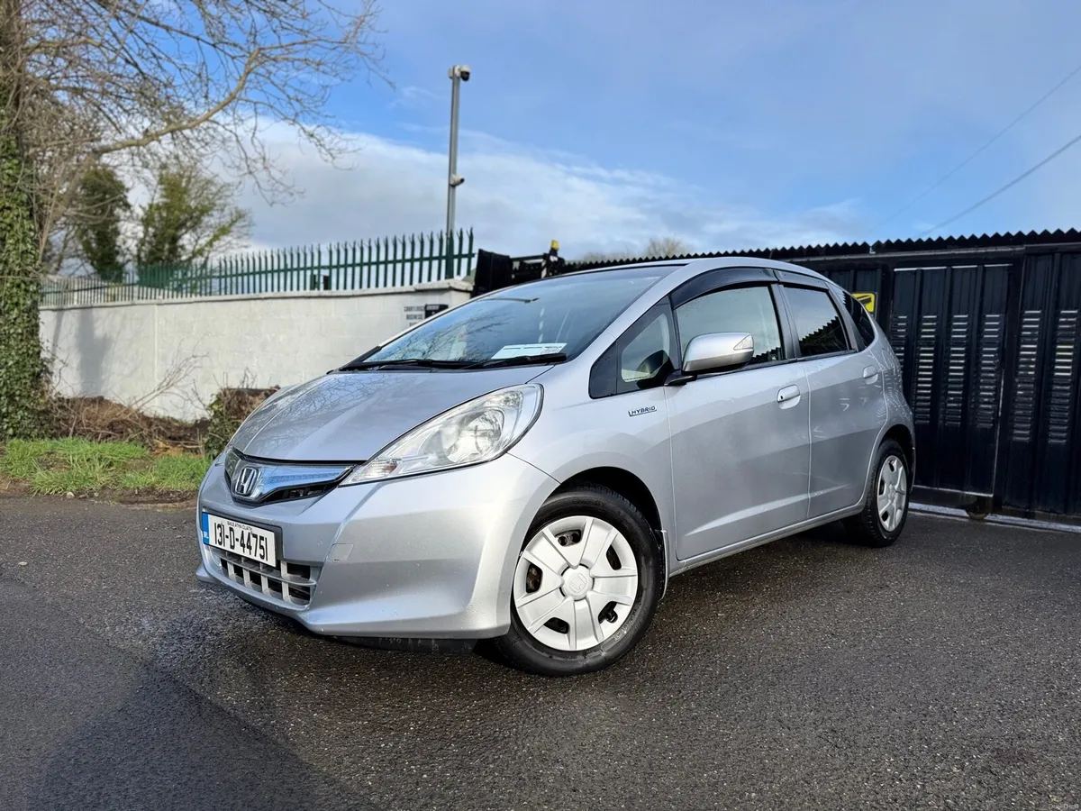 2013 HONDA FIT. LOW MILEAGE. NEW NCT. AUTO 1.3L - Image 3