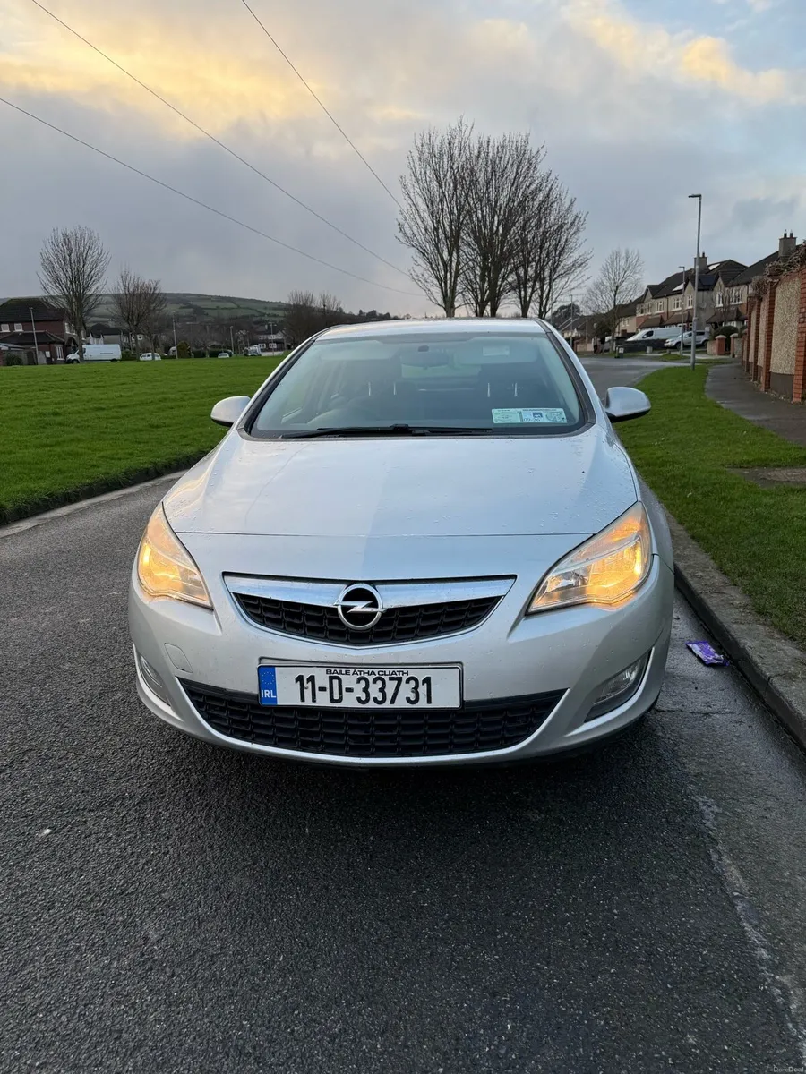 2011 opel astra - Image 1