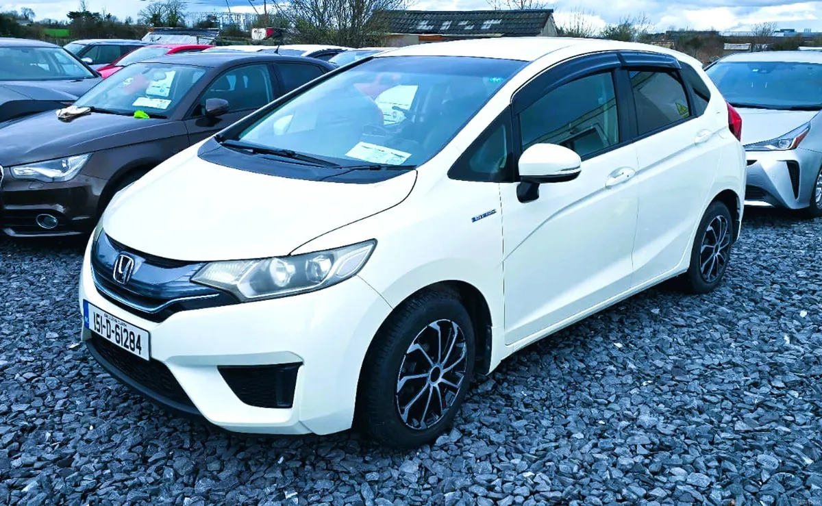 HONDA FIT 2015 AUTOMATIC HYBRID - Image 3