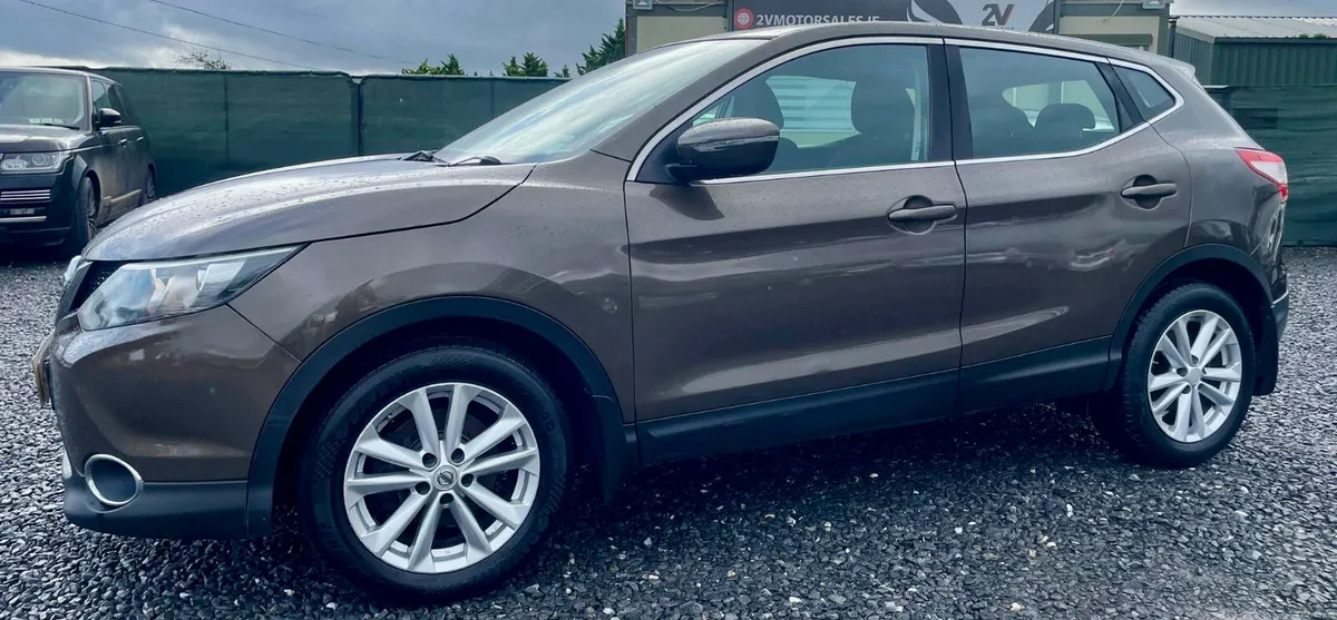 🔵 Nissan Qashqai 1.5 DSL SV 4DR LOW KM - Image 3