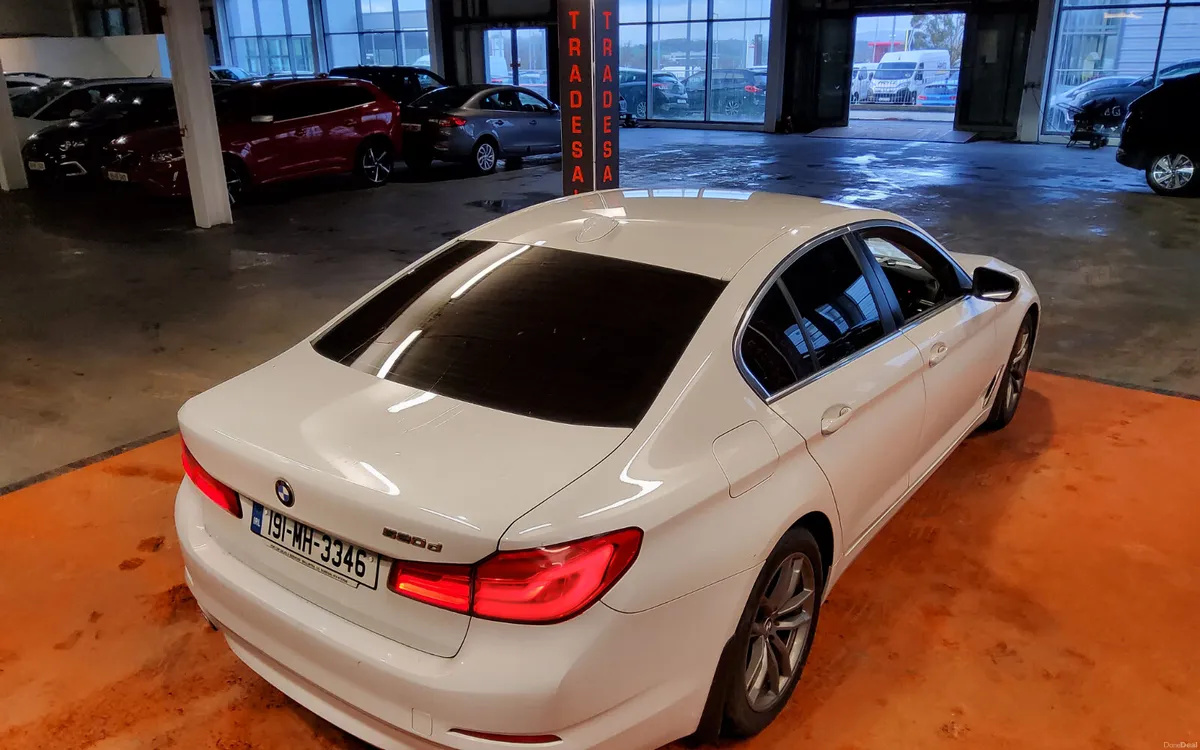 BMW 5-Series 2019 - Image 3