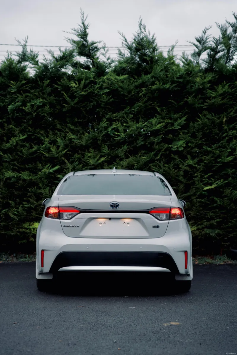 🌟Toyota Corolla 1.8 Hybrid 2022 with Low Mileage - Image 4