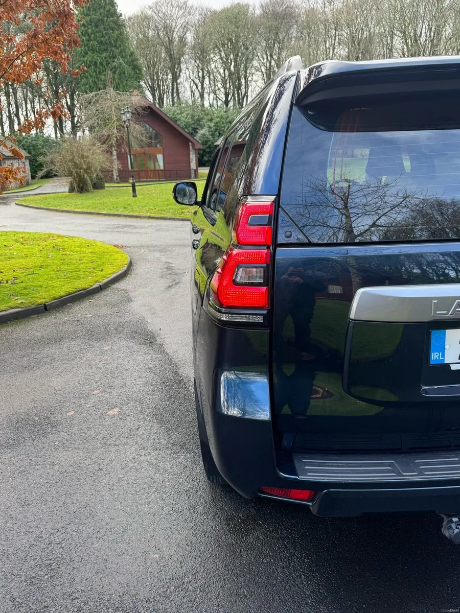 Toyota Land Cruiser / Business Class / low Km - Image 4