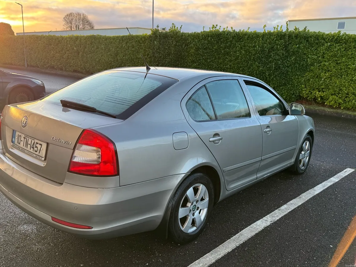 Skoda Octavia 2010 - Image 2