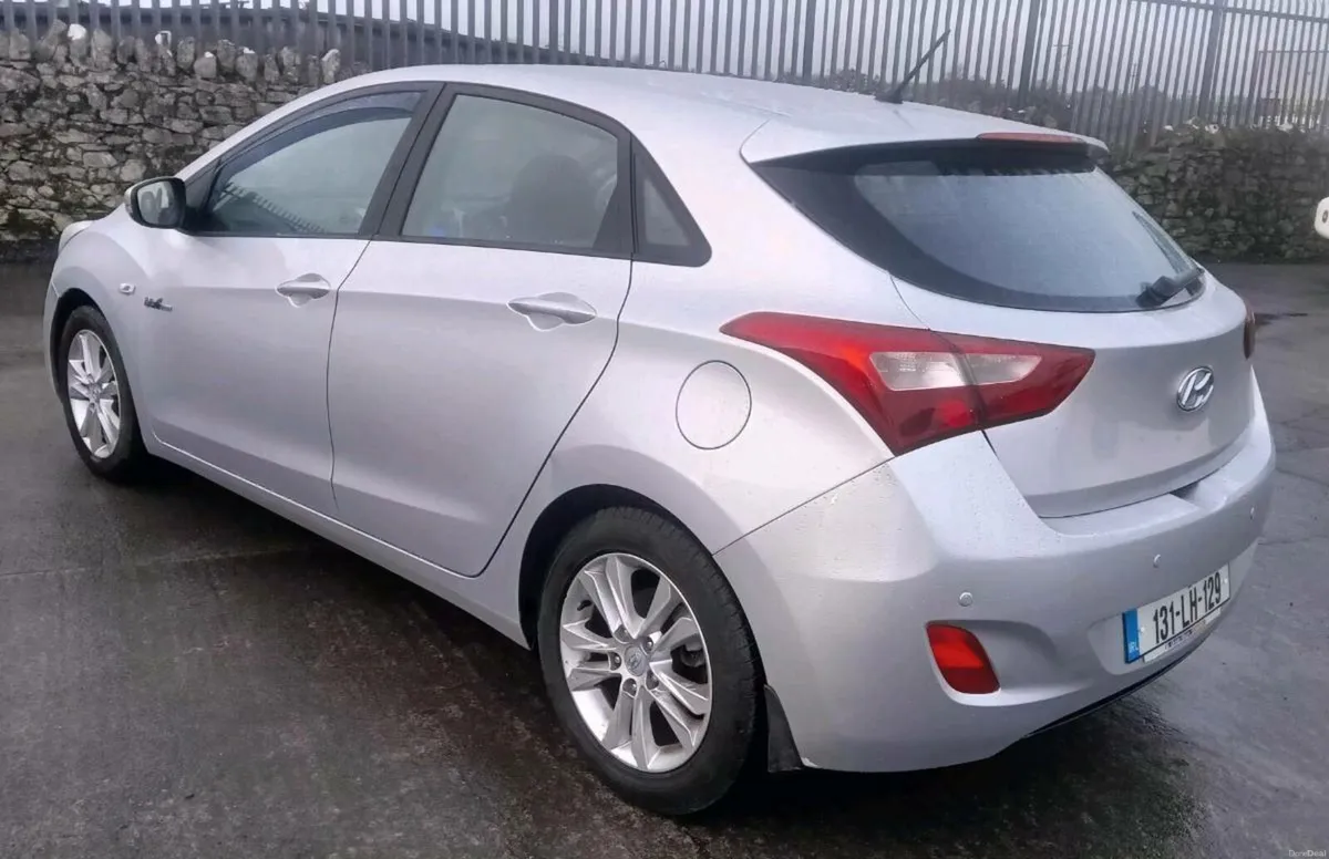 Hyiundai I30 Deluxe model - Image 2