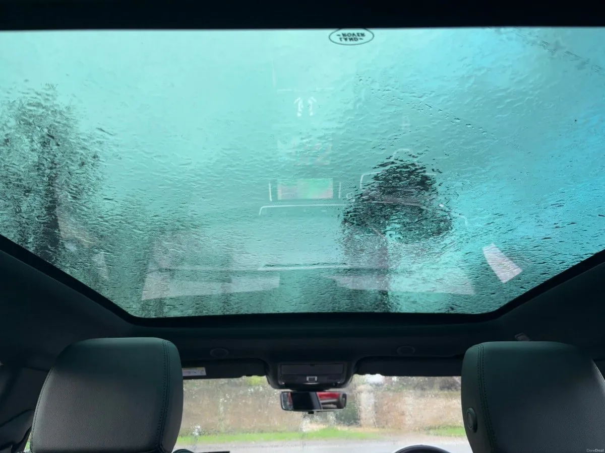 Land Rover Range Rover Evoque P300E 4WD R-DYNAMIC - Image 3