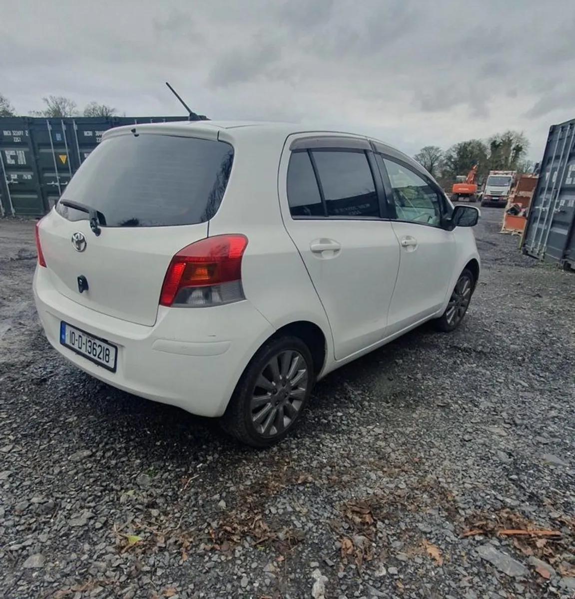 2010 Toyota Vitz - Image 3