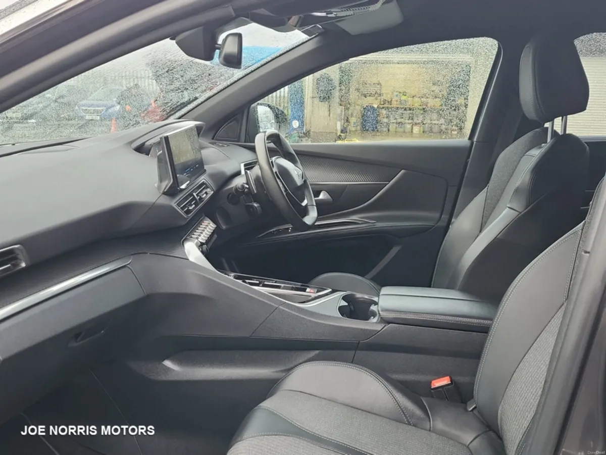 Peugeot 5008 ALLURE 1.5 BLUE HDI  Full Service His - Image 4