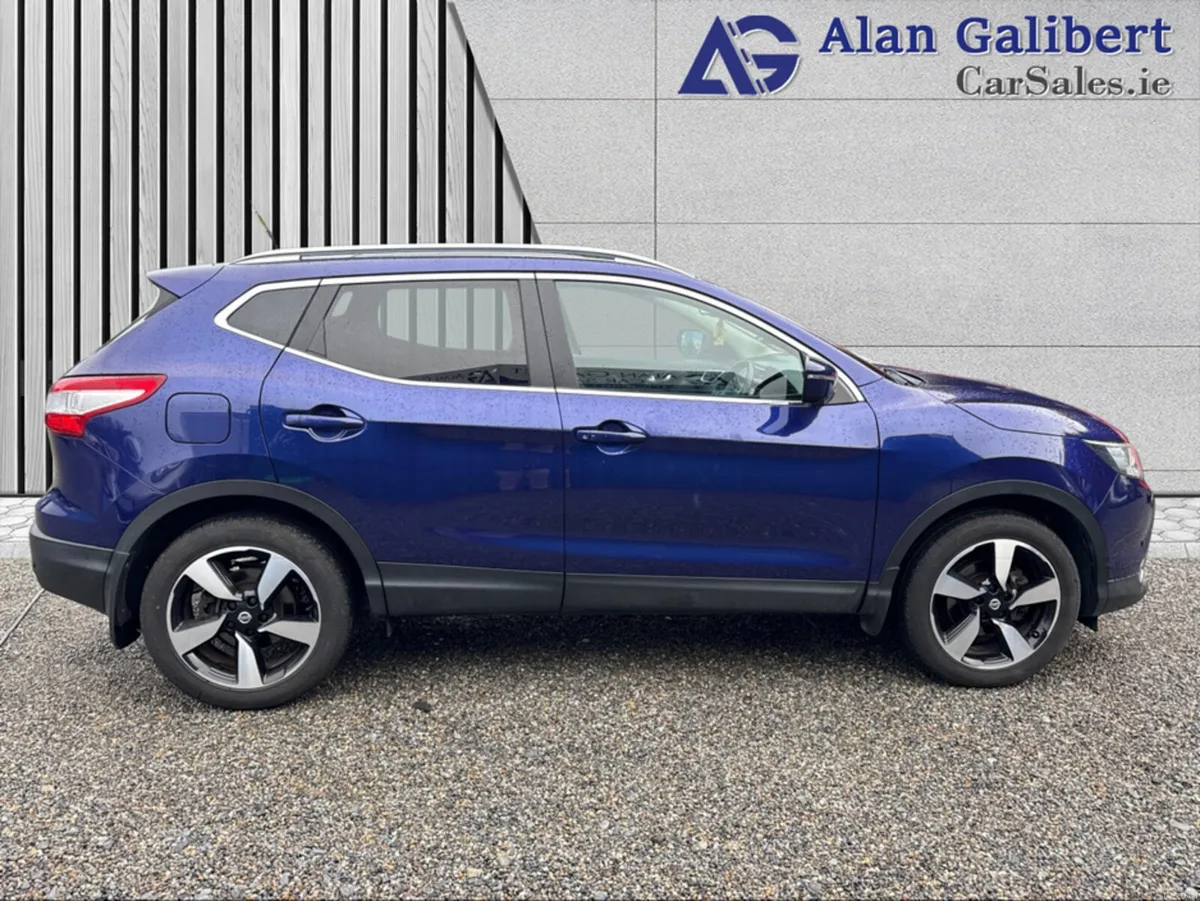 Nissan Qashqai 1.2 SV PREMIUM '17 4DR - Image 3