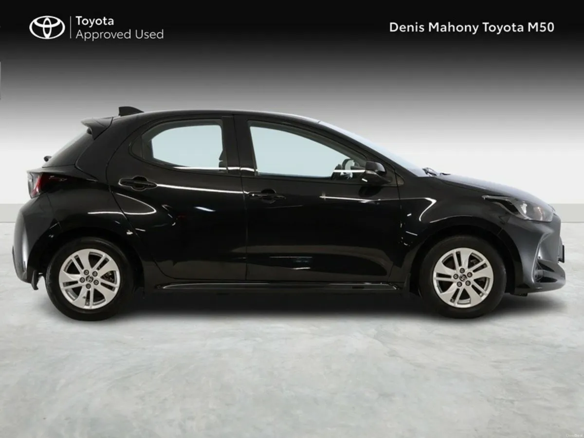 Toyota Yaris Luna Hybrid - Image 3