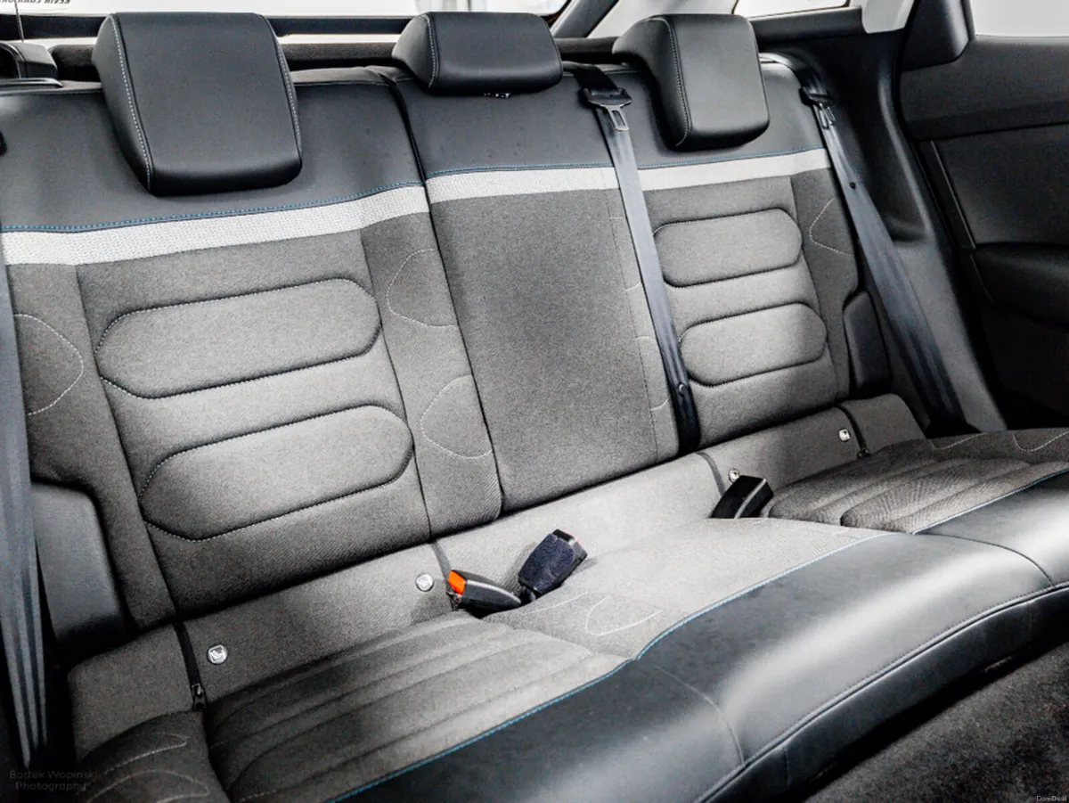 Citroen C4 ë-Shine 50kWh Auto 136HP - Image 4