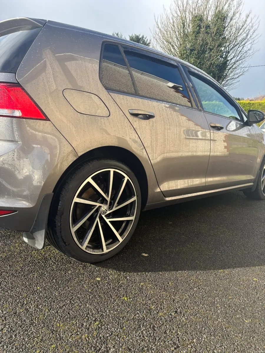 2016 Volkswagen Golf Lounge Model - Image 4