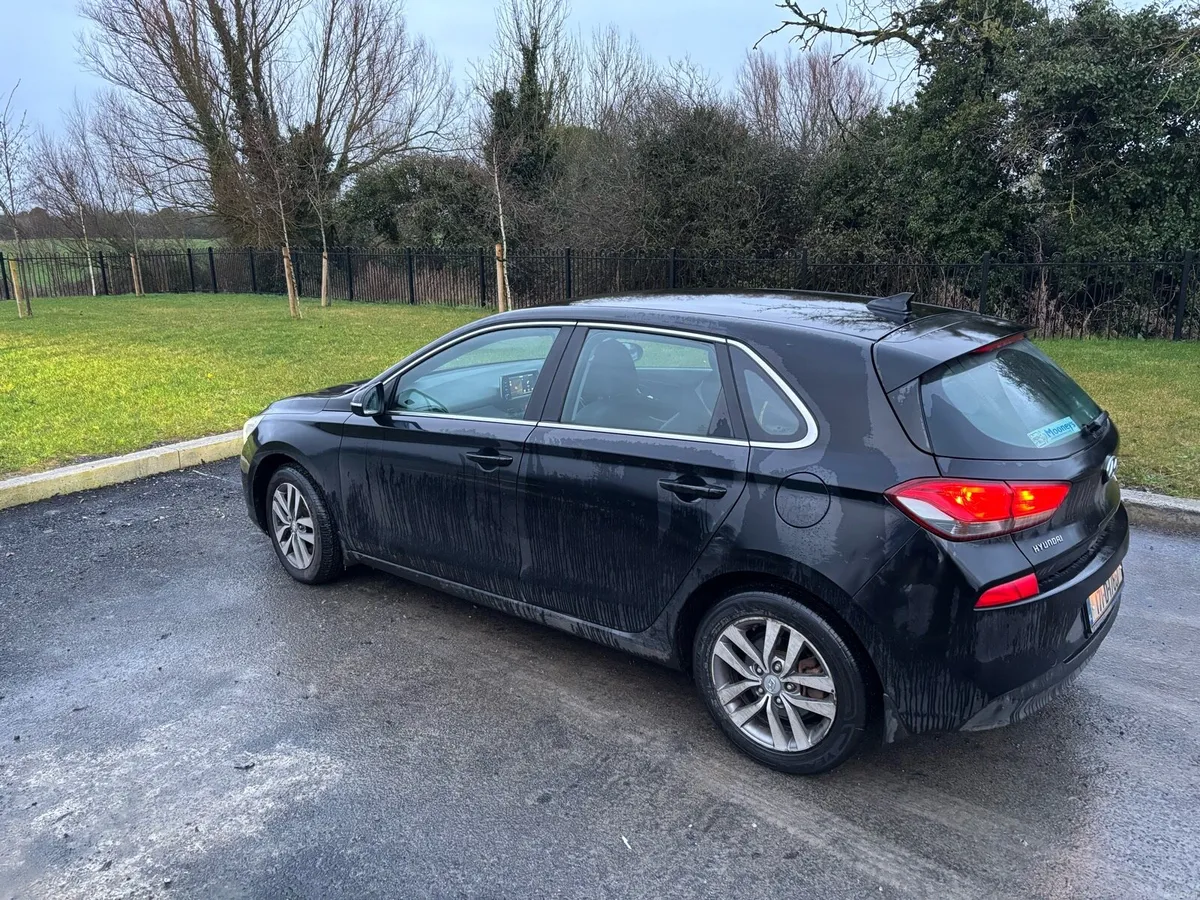 Hyundai i30 Deluxe Plus - TOP SPEC - Image 4
