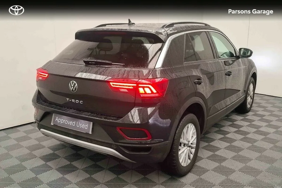 Volkswagen T-Roc LIFE 2.0 TDI MANUAL 6SPEED FWD 11 - Image 2