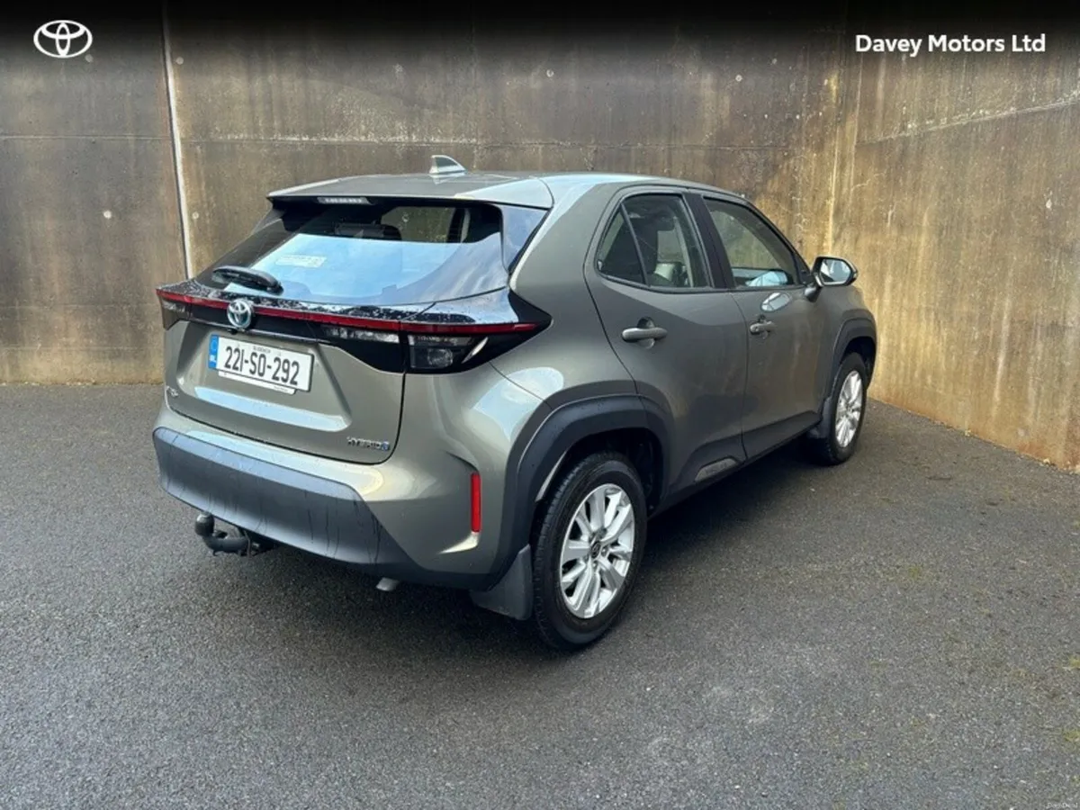 Toyota Yaris Cross CR LUNA 4DR AUTO - Image 2