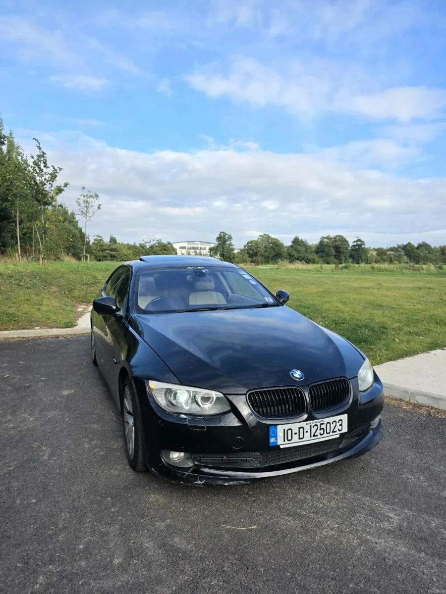 Bmw 320d 2010 - Image 4