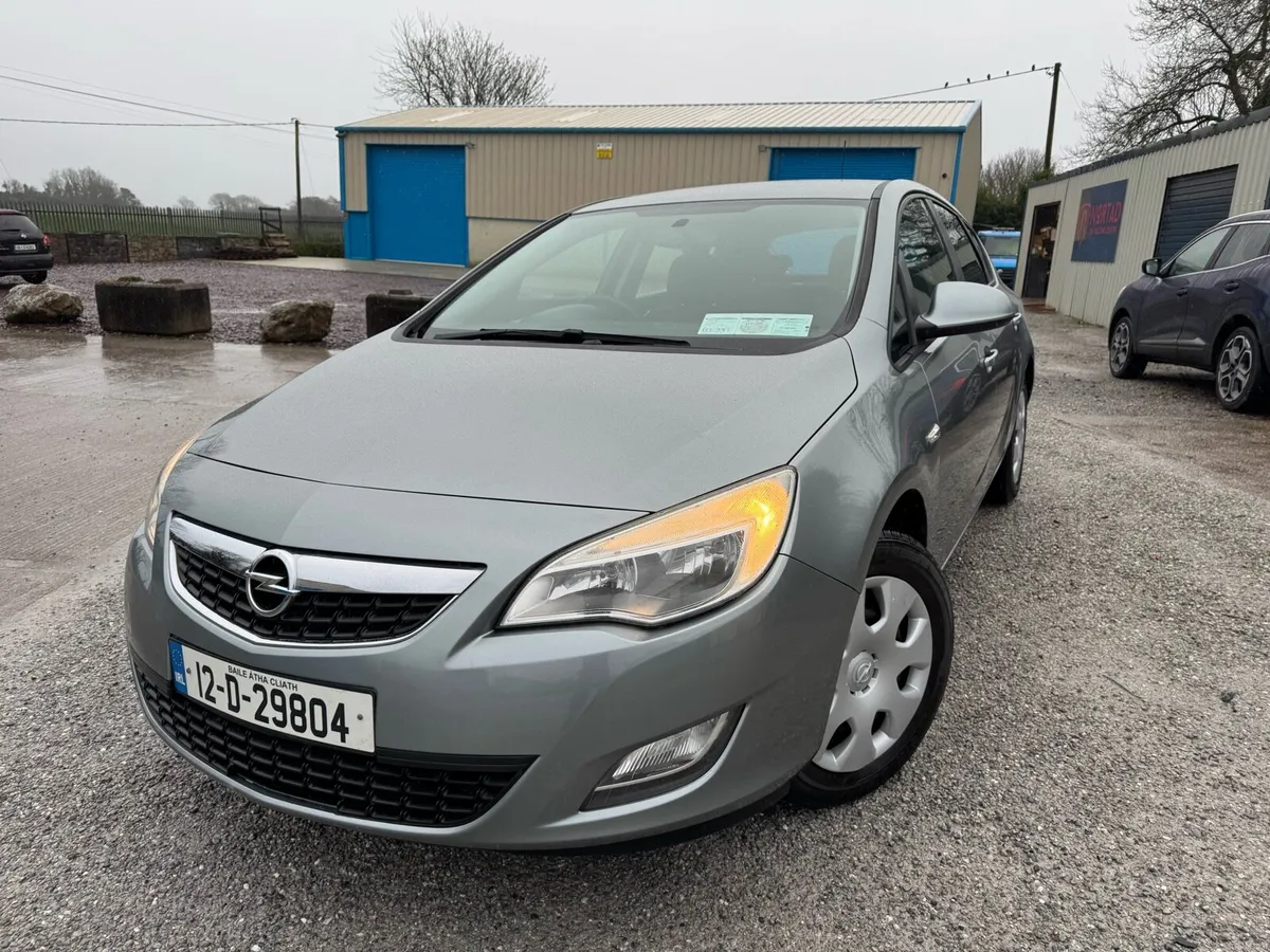 12 Opel Astra 1.4 - Image 2