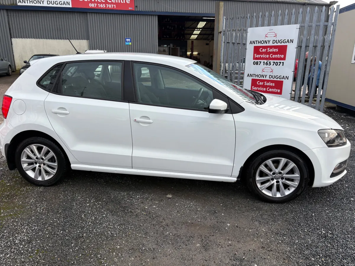 2017 Volkswagen Polo - Image 2