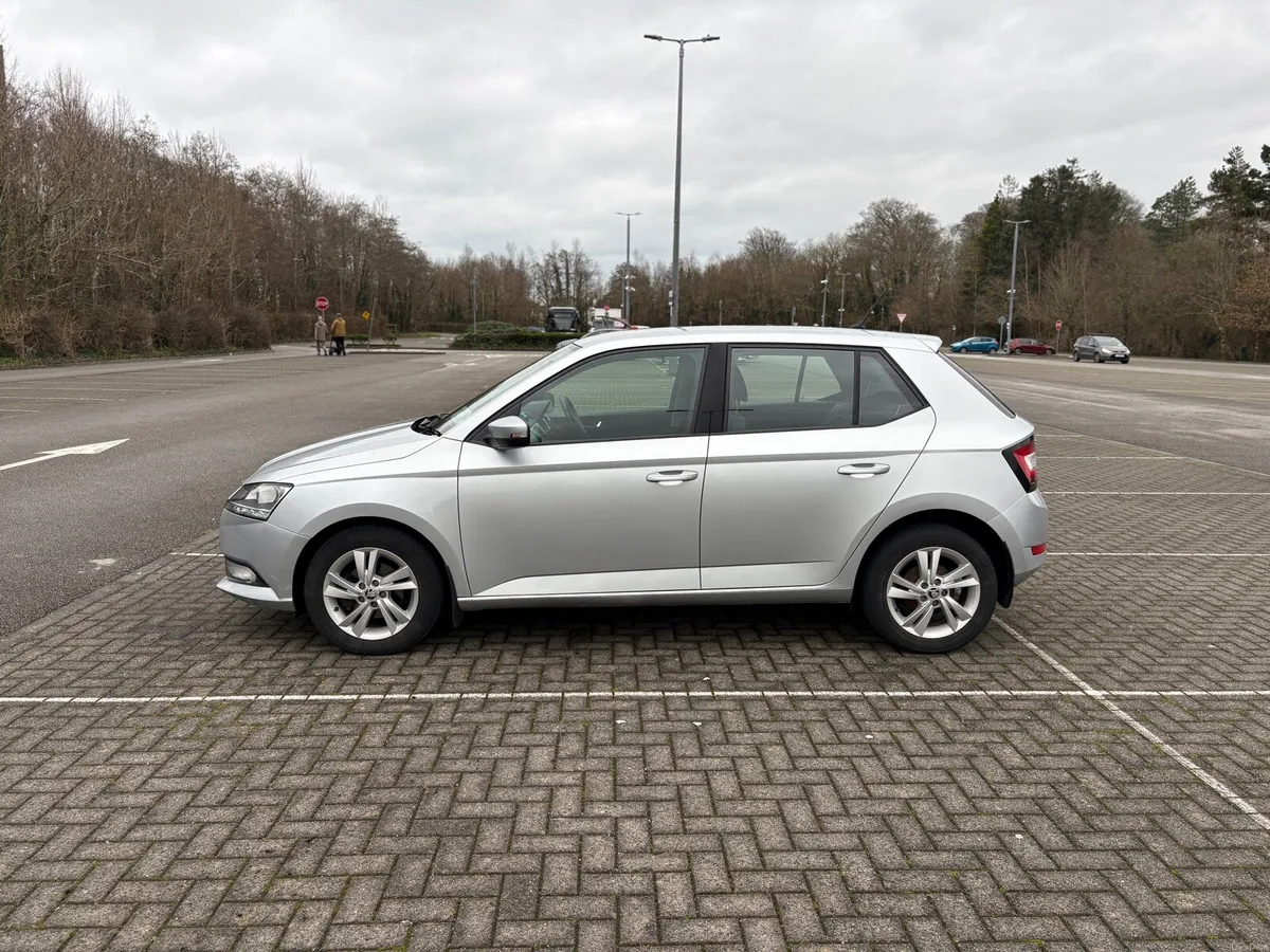 182 Skoda Fabia 1.0L PETROL - Image 4