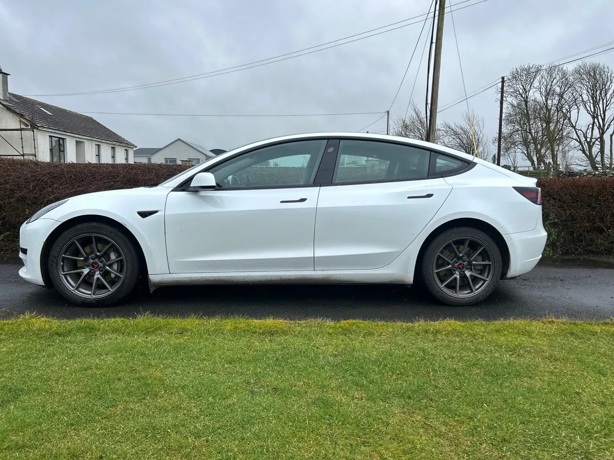212 Tesla Model 3 Standard Range + RWD - Image 2