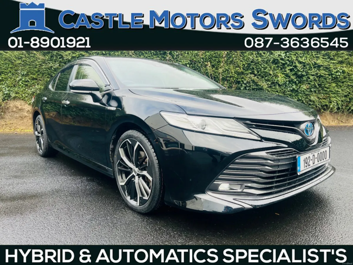Toyota Camry // 2.5L HYBRID // AUTOMATIC - Image 1