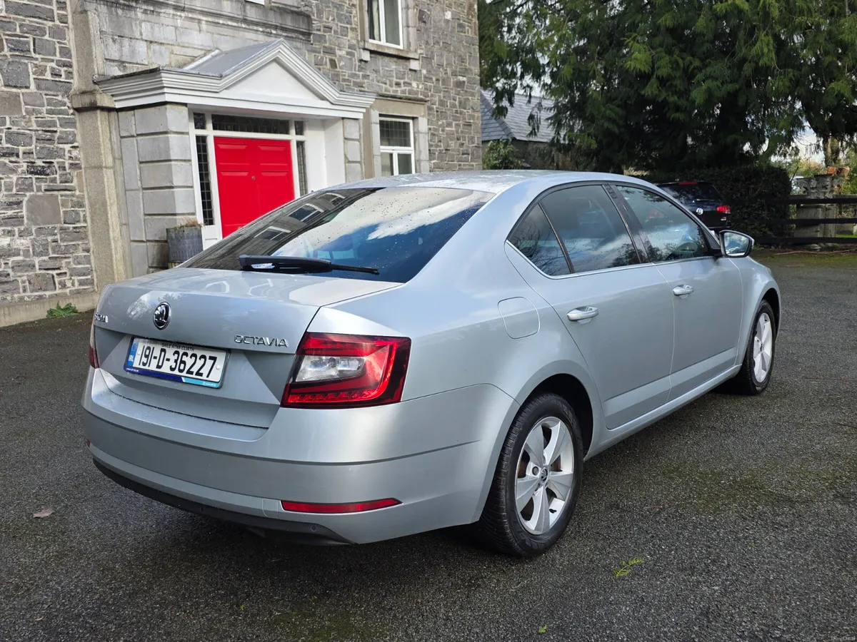 19 Skoda Octavia 1.0 tsi Ambition Automatic - Image 3