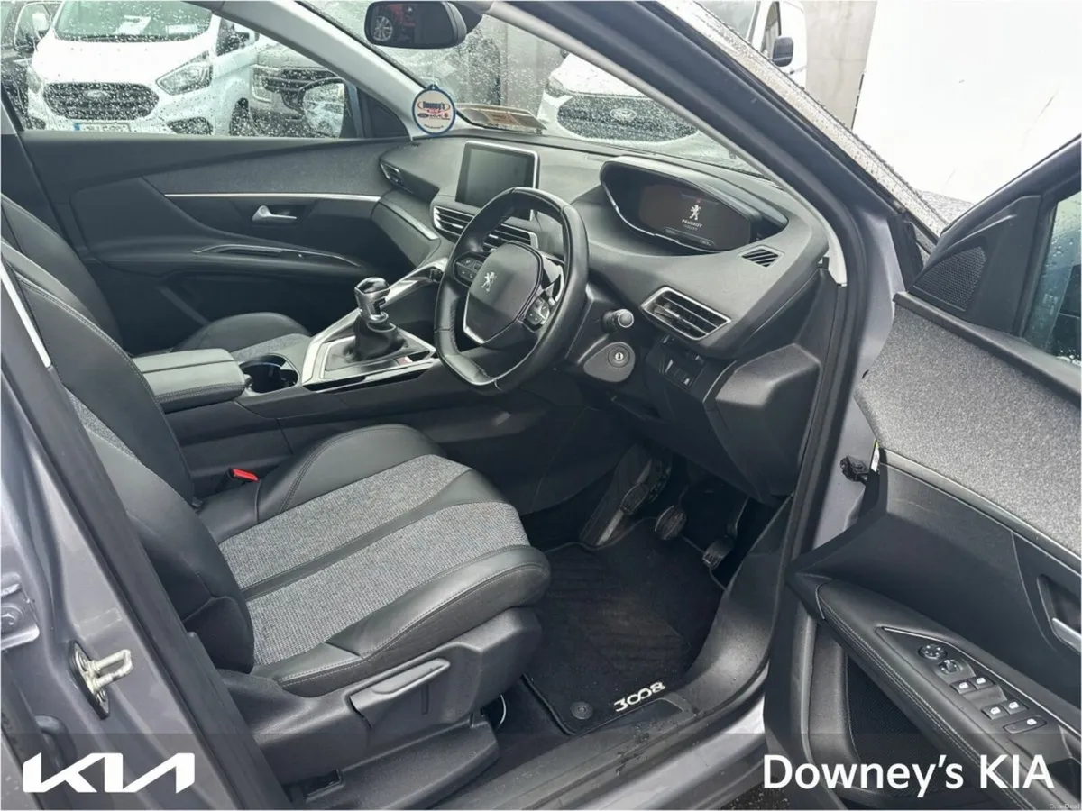 Peugeot 3008 1.2 PETROL ALLURE - Image 2