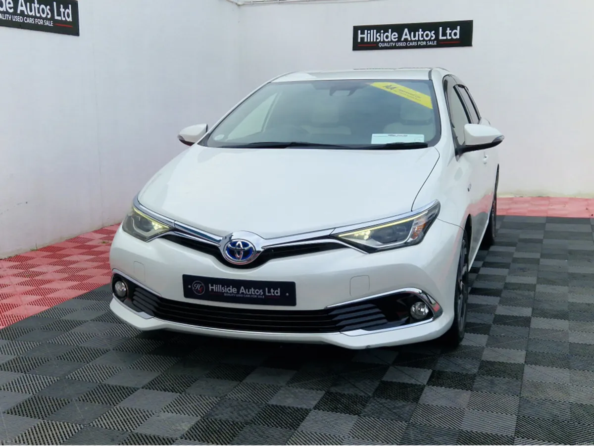 Toyota Auris G-PACK 1.8 HYBRID 5DR  AUTOMATIC - Image 2