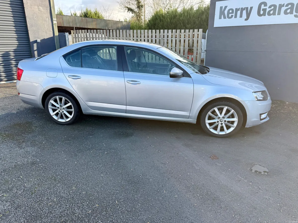 2016 Skoda Octavia 2.0 TDI Pan Roof - Image 4