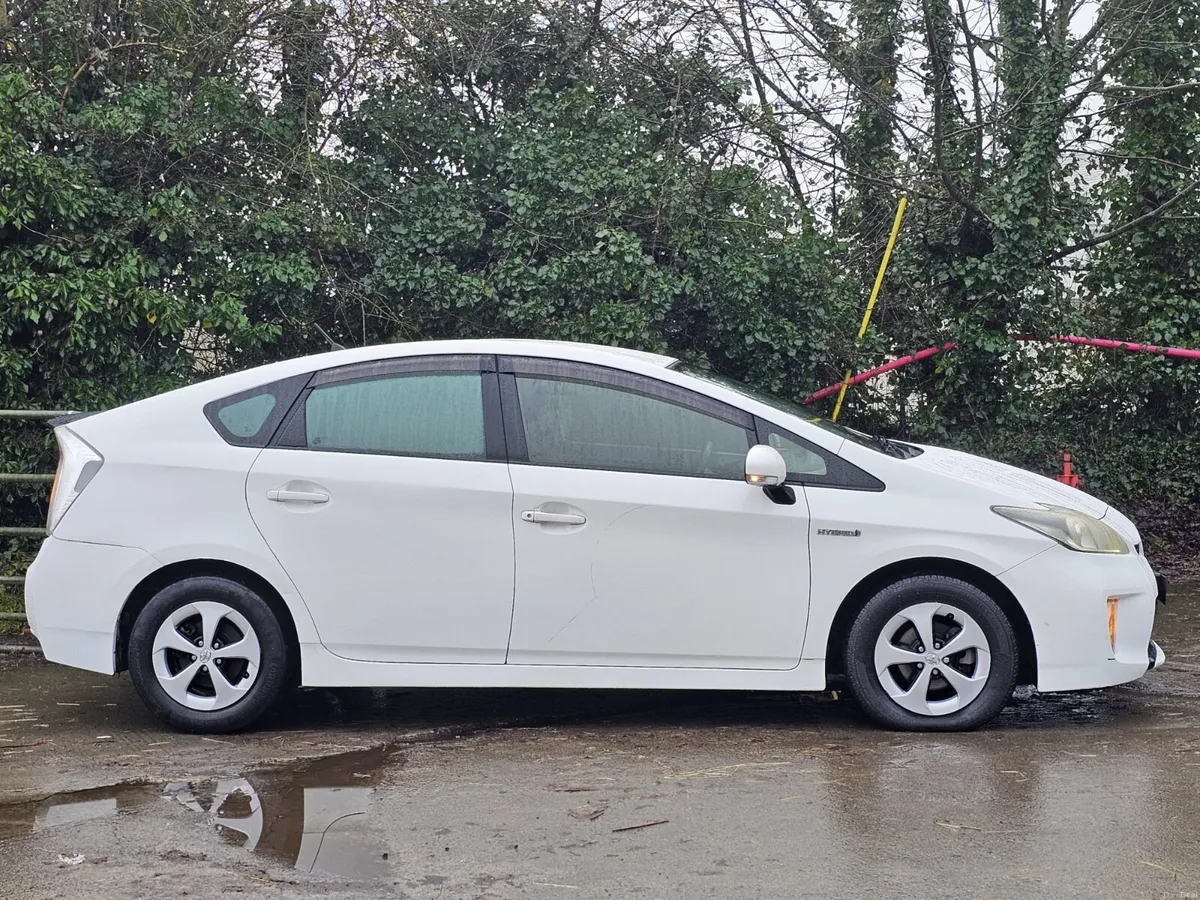 Toyota Prius 2013 hybrid automatic €2990 - Image 3