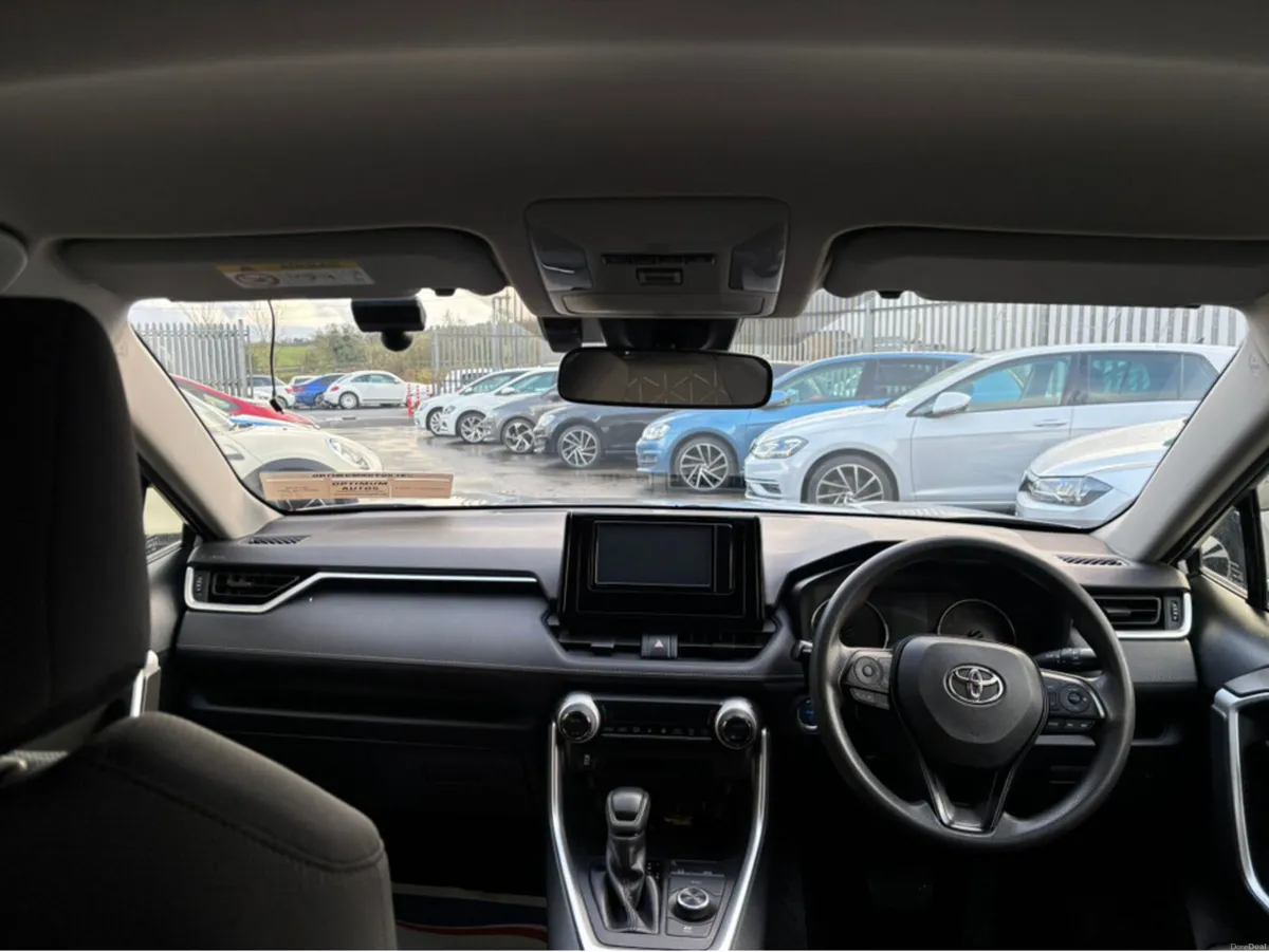 Toyota RAV4 Toyota RAV4 luna edition 4x4 self char - Image 4