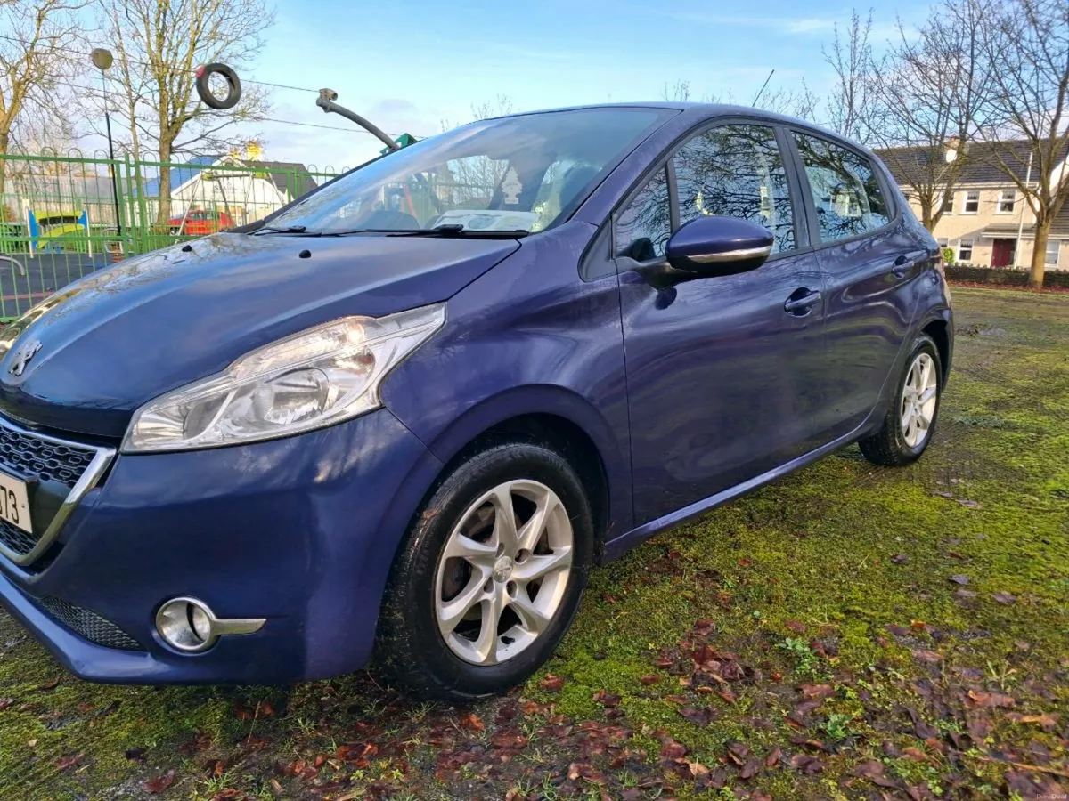 Peougeot 208 - Image 2