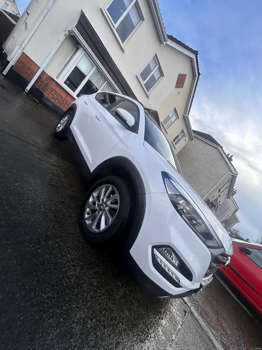 Hyundai Tucson Premium 5DR, 2016 - Image 2