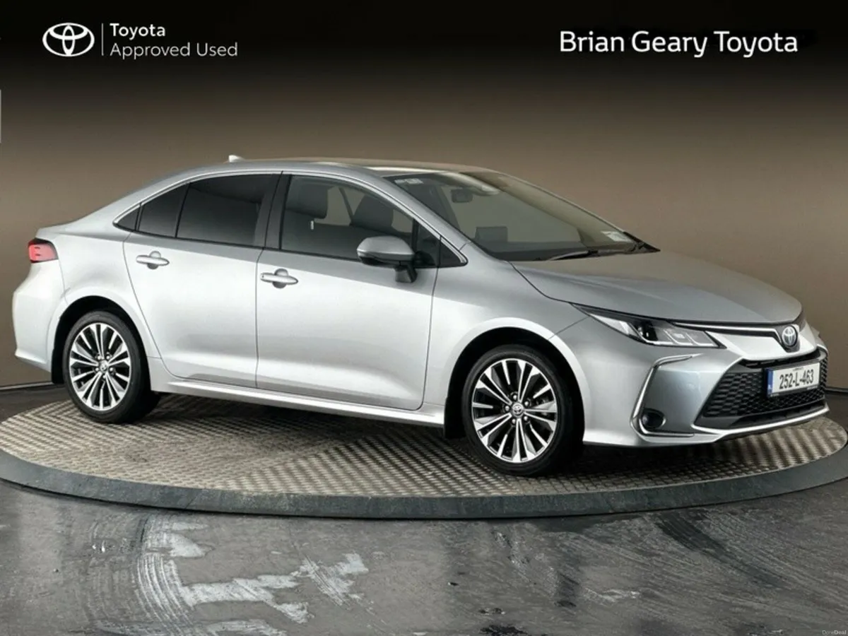 Toyota Corolla HYBRID LUNA SPORT SALOON - Image 1