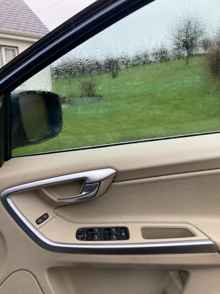 Volvo XC60 2010 - Image 1