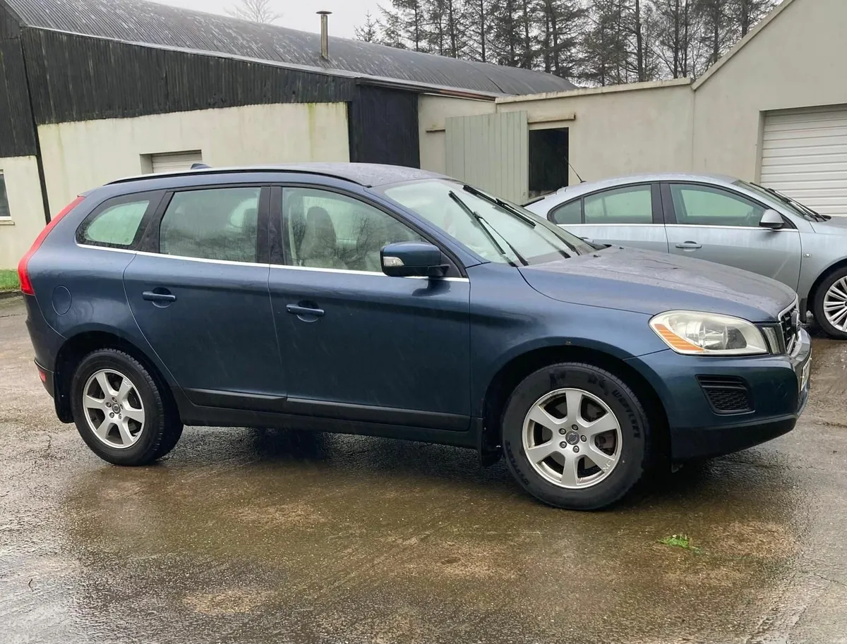 Volvo XC60 2010 - Image 2